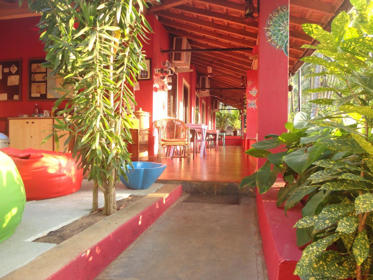 The Yuppi Hippi Female Hostel Anjuna Bagian luar foto