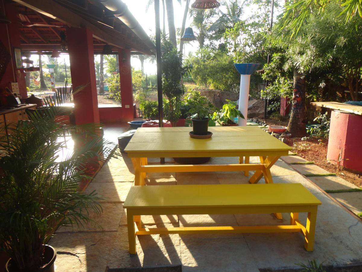 The Yuppi Hippi Female Hostel Anjuna Bagian luar foto