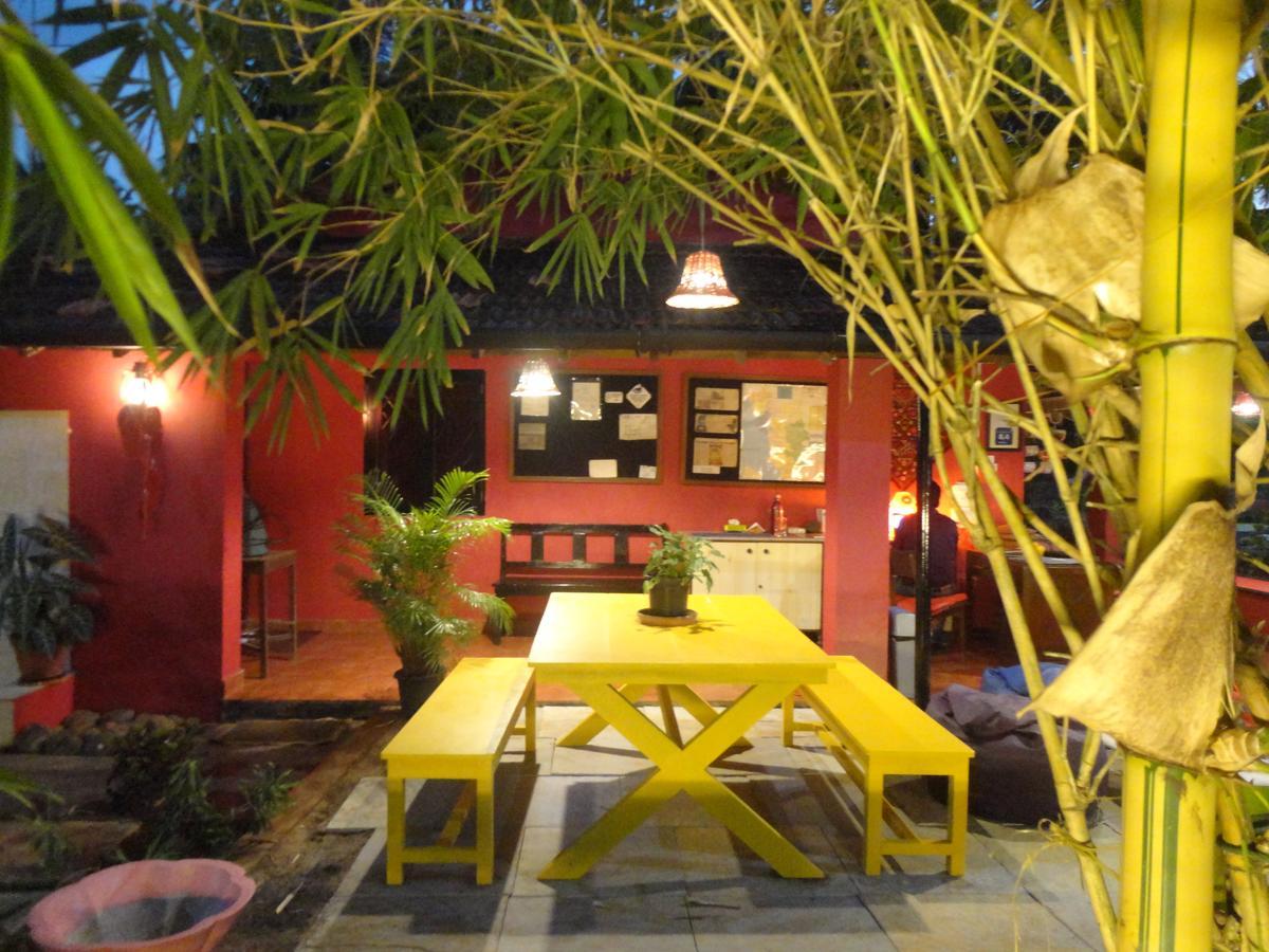 The Yuppi Hippi Female Hostel Anjuna Bagian luar foto
