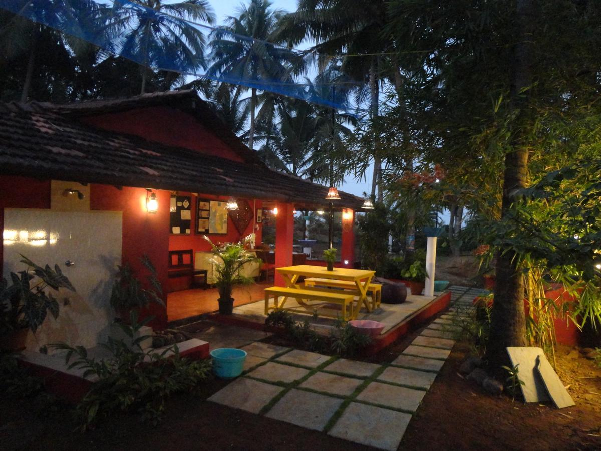 The Yuppi Hippi Female Hostel Anjuna Bagian luar foto