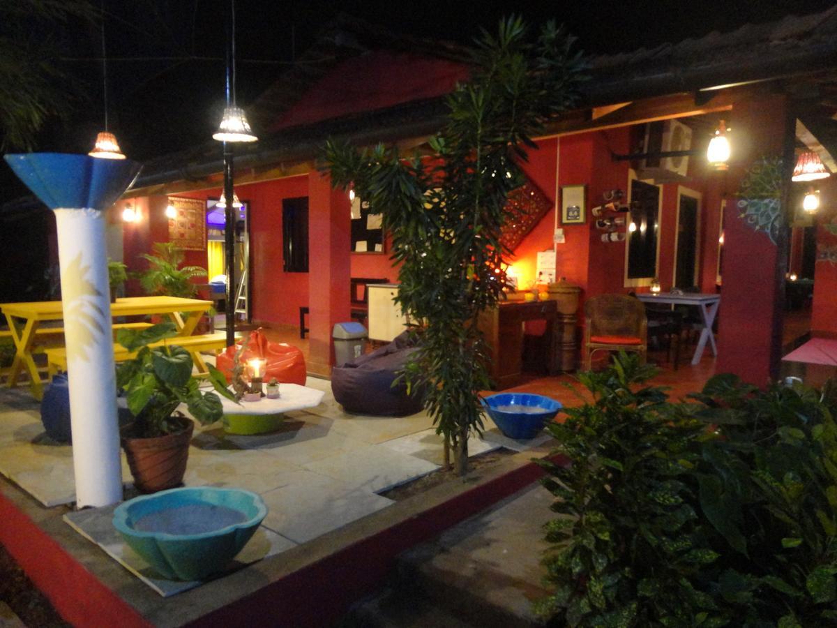 The Yuppi Hippi Female Hostel Anjuna Bagian luar foto