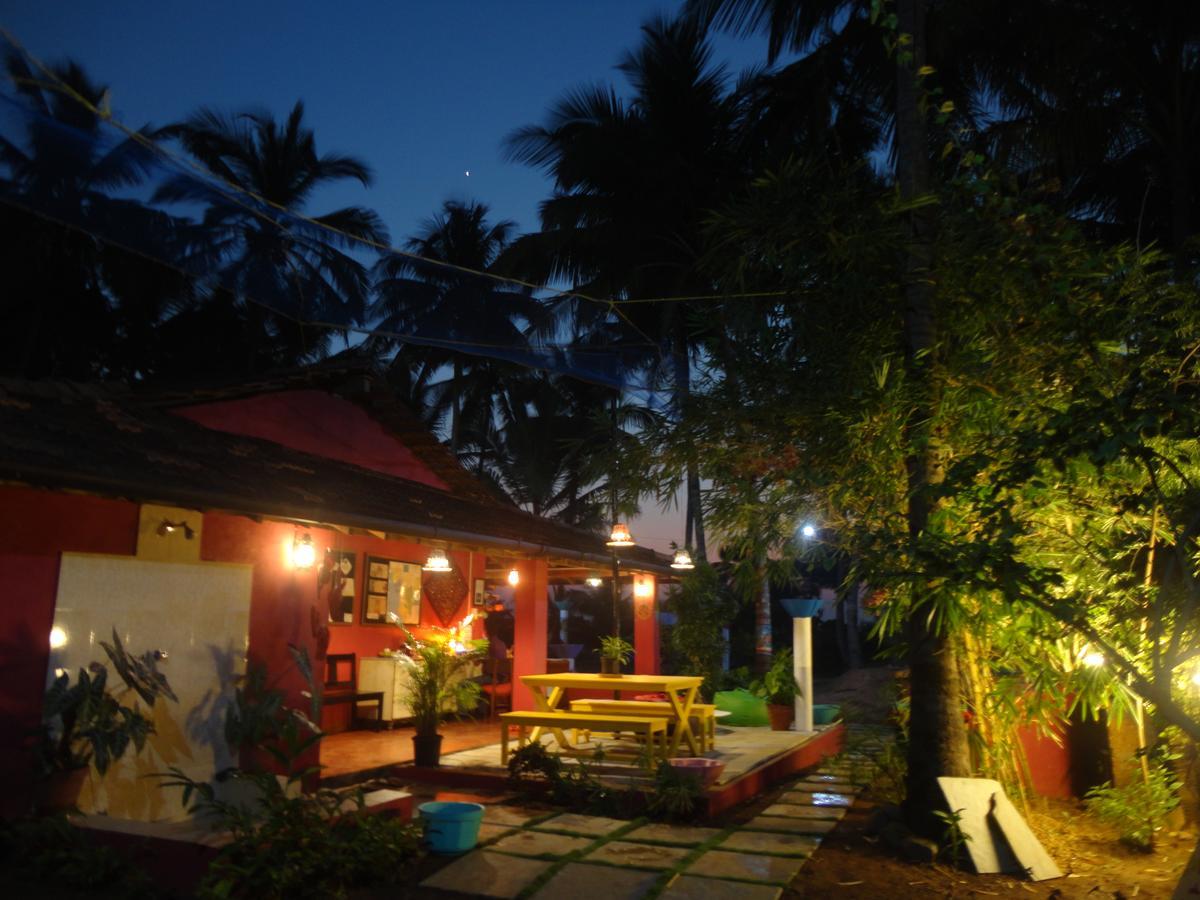 The Yuppi Hippi Female Hostel Anjuna Bagian luar foto