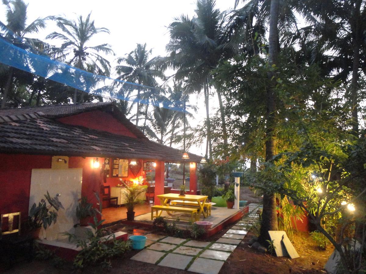 The Yuppi Hippi Female Hostel Anjuna Bagian luar foto