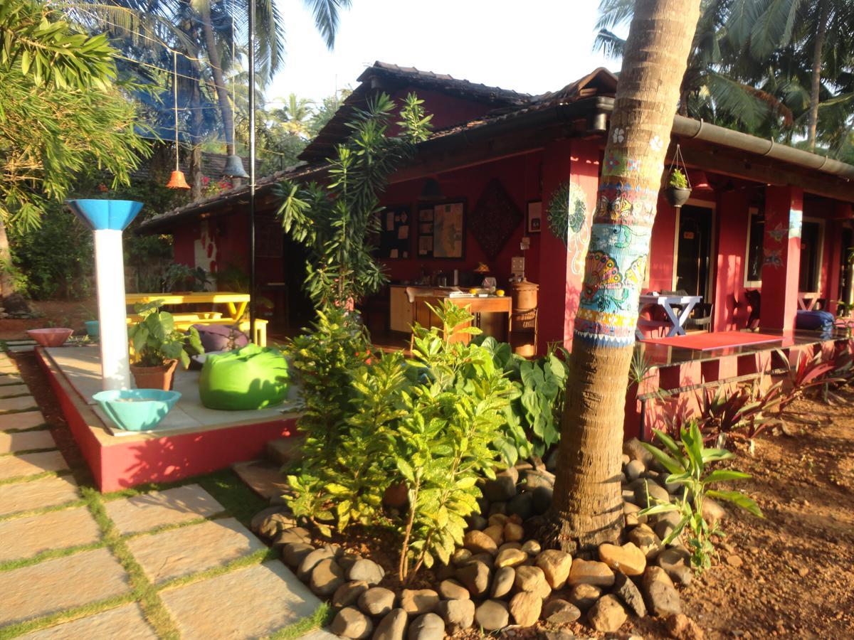The Yuppi Hippi Female Hostel Anjuna Bagian luar foto