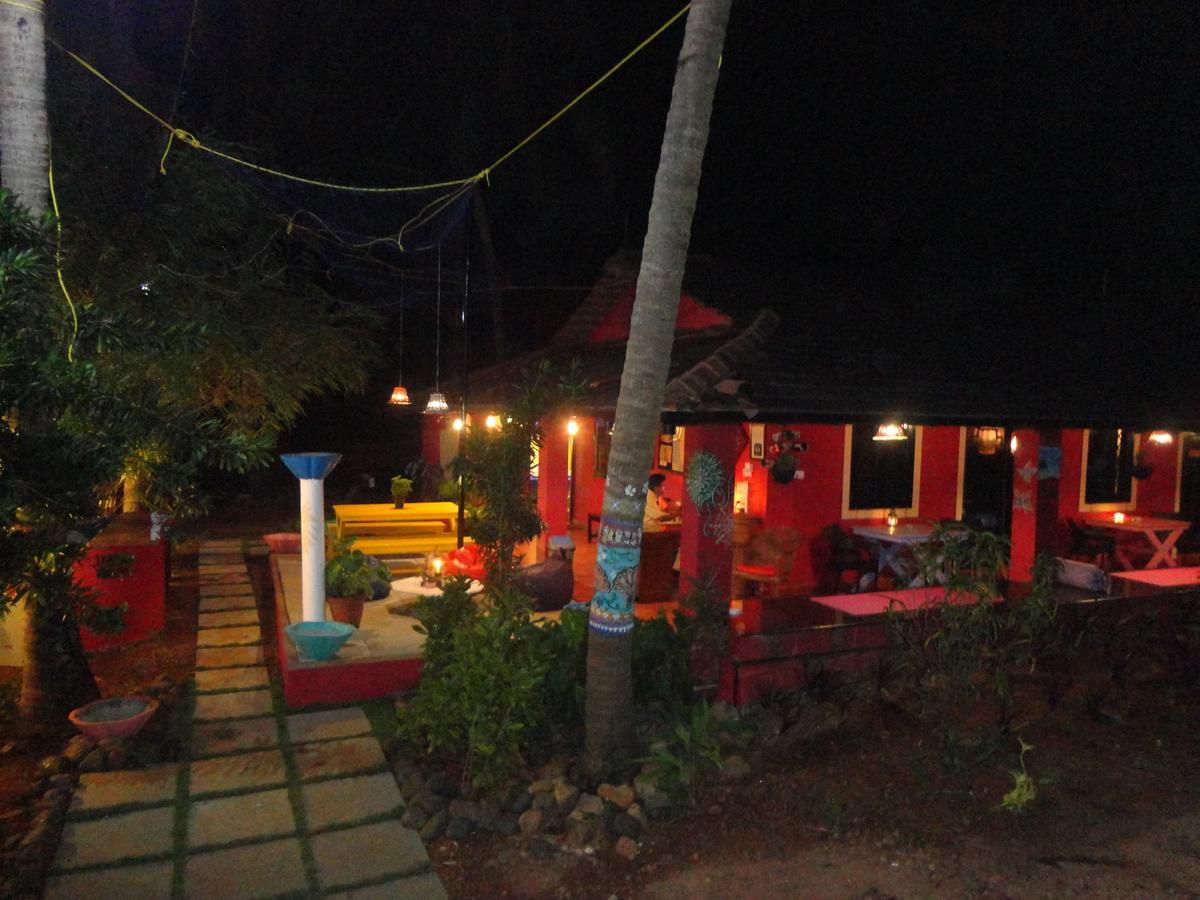 The Yuppi Hippi Female Hostel Anjuna Bagian luar foto