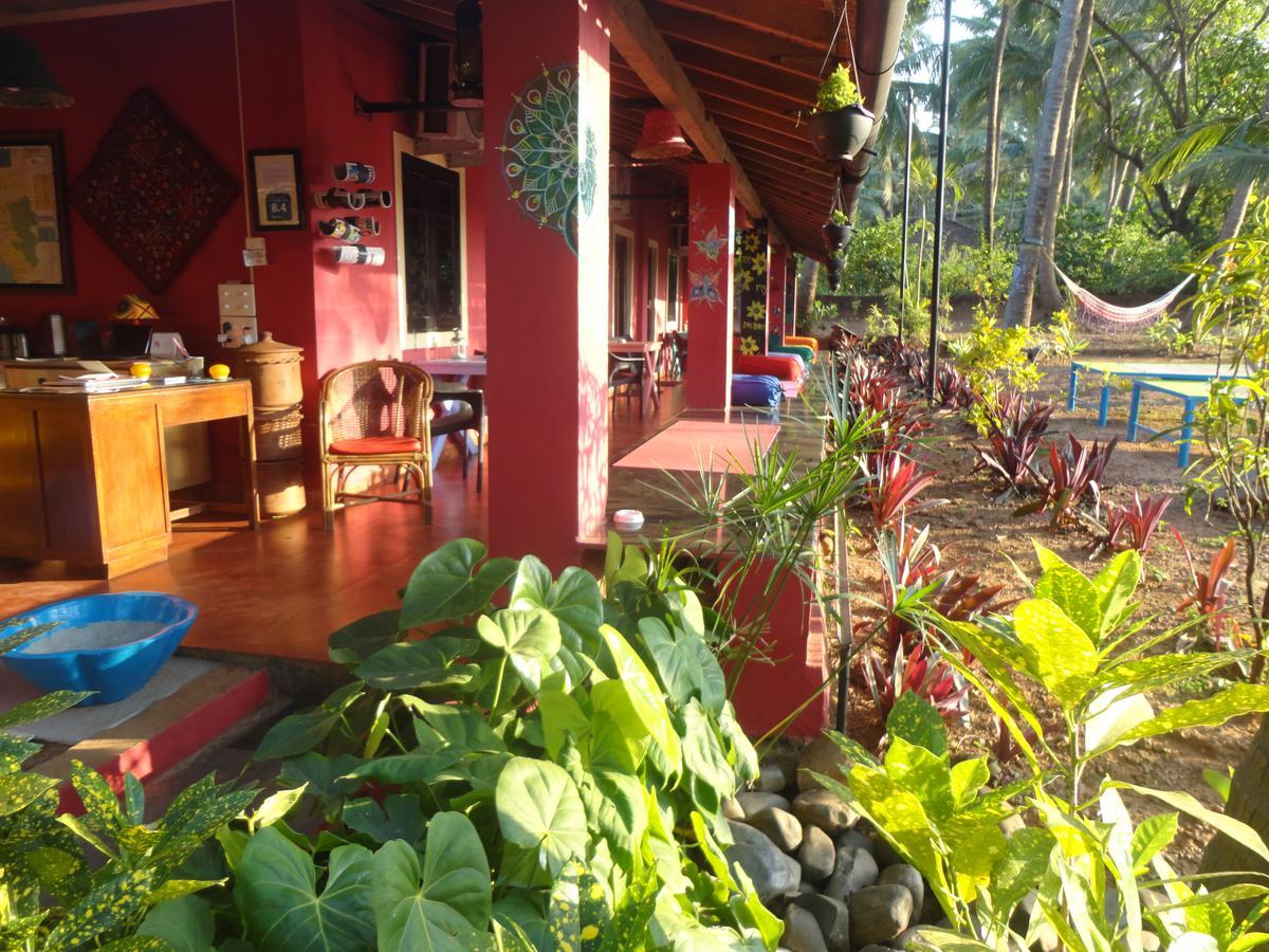 The Yuppi Hippi Female Hostel Anjuna Bagian luar foto