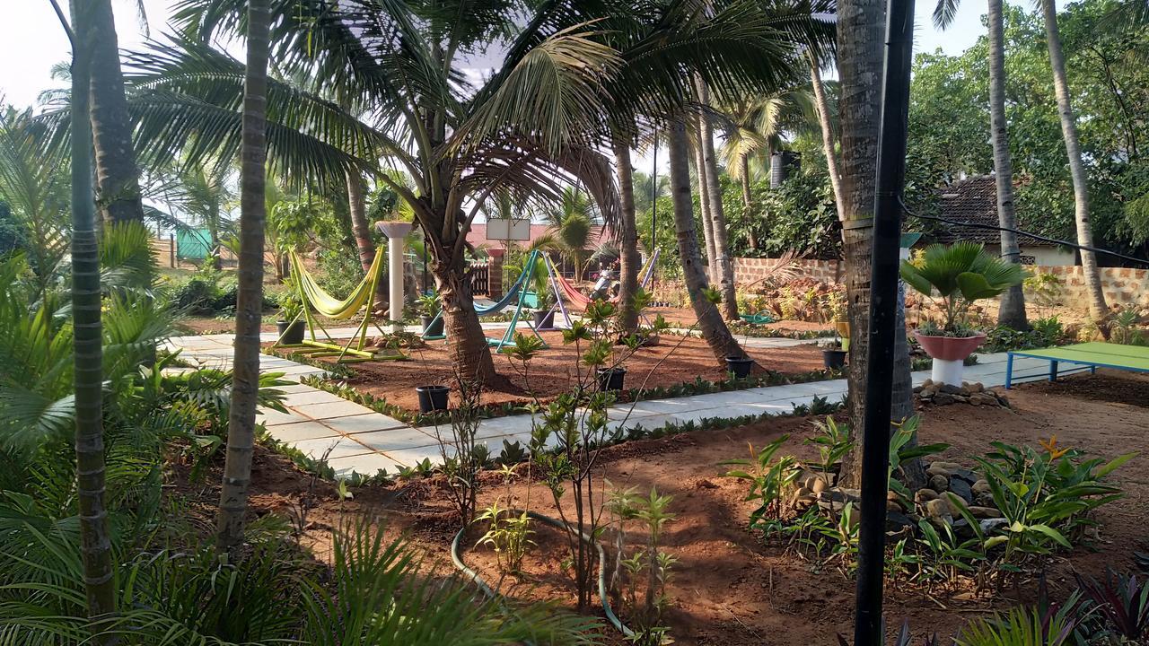 The Yuppi Hippi Female Hostel Anjuna Bagian luar foto